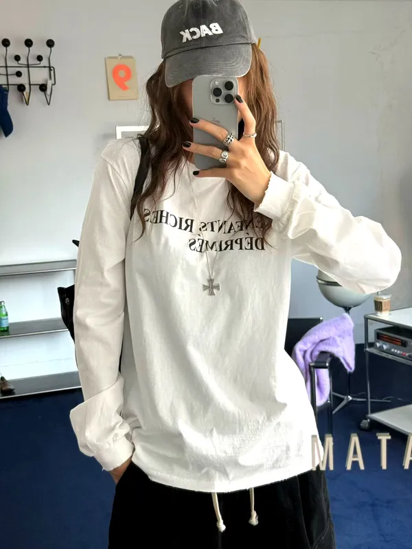 Stylish and Minimalist Long Sleeve T-Shirt, Comfortable and Versatile