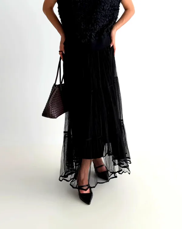 Elegant Black Maxi Dress - Lightweight and Breathable, Perfect for Any Occasion