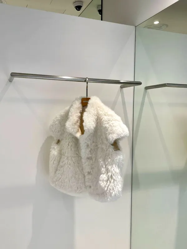 ファッショナブルなプラッシュ女性用トップ - 暖かく快適、完璧なマッチ