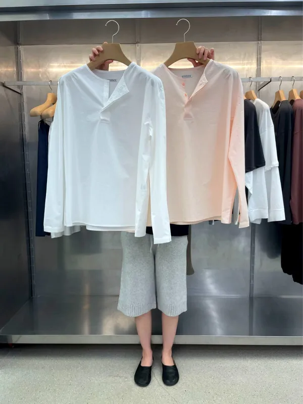 Minimalist Style Women's Top - Comfortable and Versatile