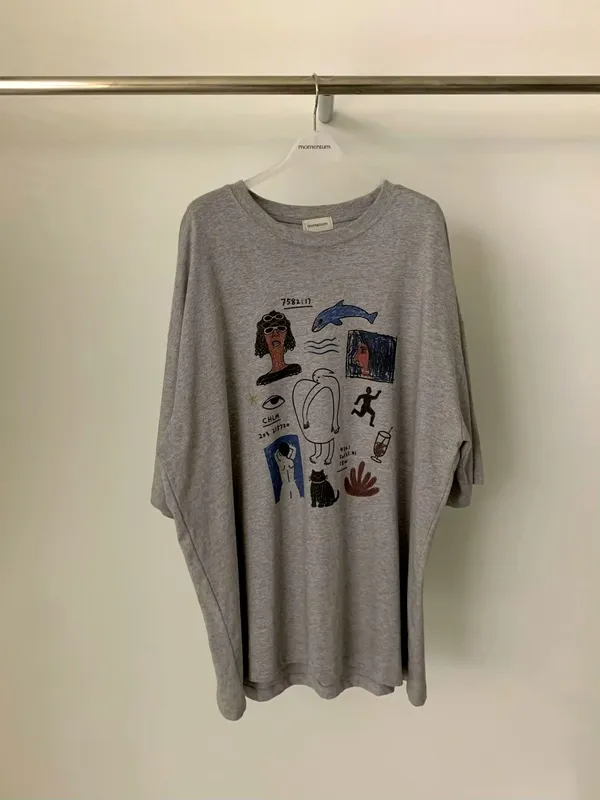 Trendy Gray Loose T-Shirt with Unique Print - Comfort Meets Style