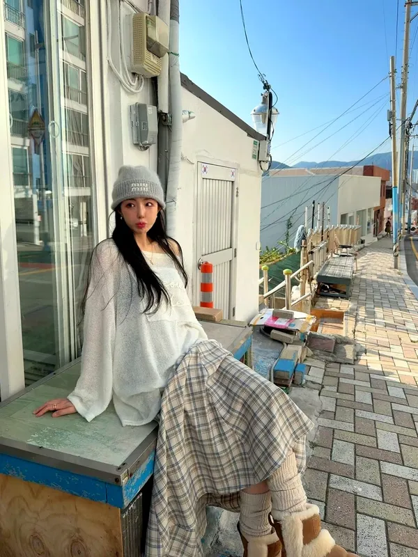 輕盈透氣女裝上衣，優雅休閒風