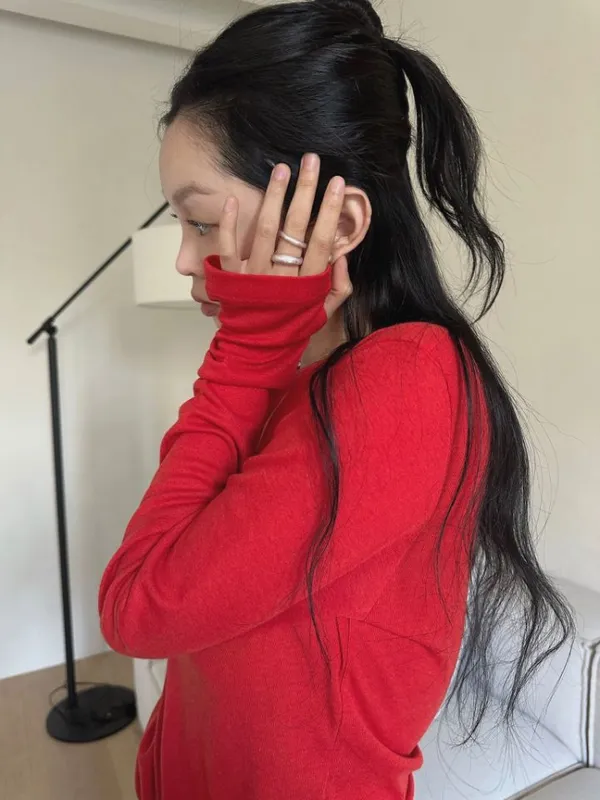 Stylish Red Long Sleeve Women's Top - Comfortable and Versatile