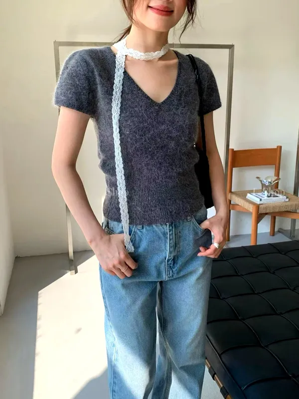 Soft and Comfortable V-Neck Knit Sweater, Perfectly Paired with Jeans