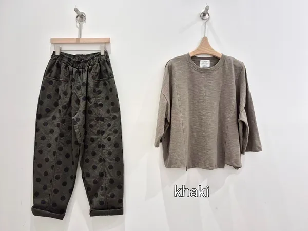 Lightweight and Comfortable Women's Top, Perfect for Spring and Summer Outfits