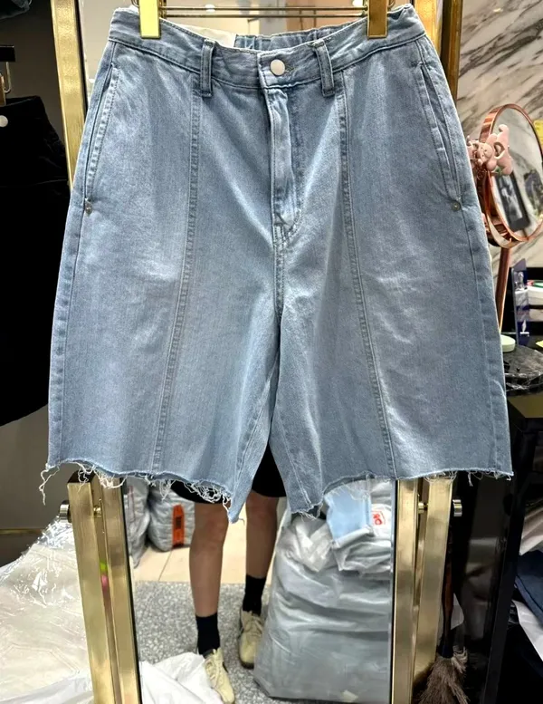 Fashionable Casual Denim Shorts for Effortless Summer Style