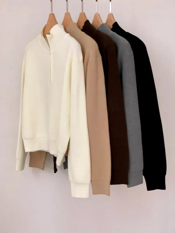 Stylish Versatile Women's Top with Comfortable Zipper Design