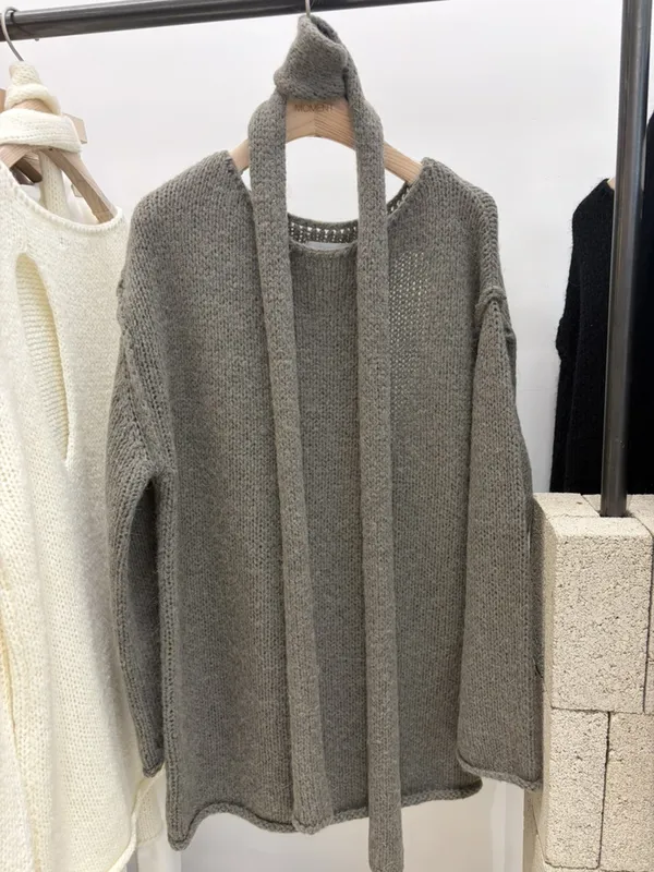 Fashionable Loose Knit Sweater - Soft and Comfortable