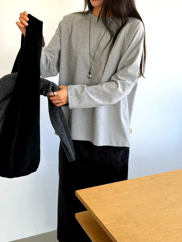 Minimalist Gray Long Sleeve T-Shirt - Comfortable and Versatile