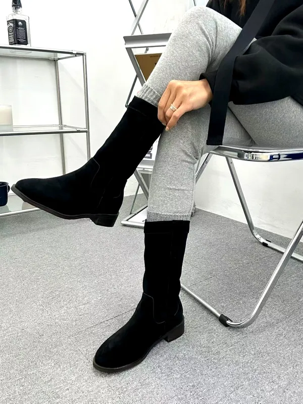 Stylish Women's High Boots - Comfortable and Versatile for Autumn and Winter