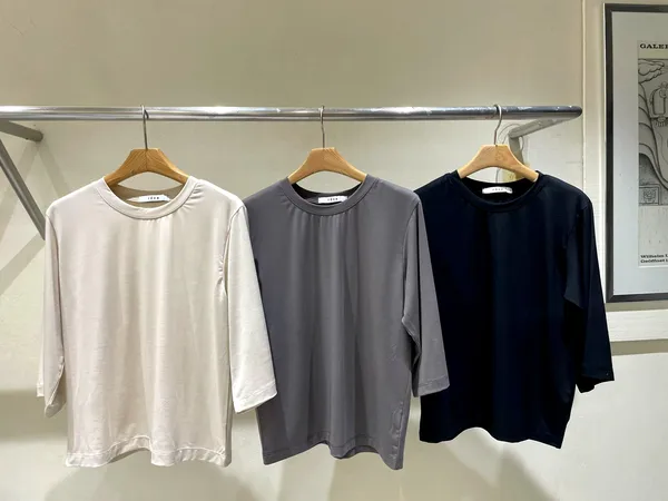 Minimalist Style Women's Top, Comfortable and Versatile