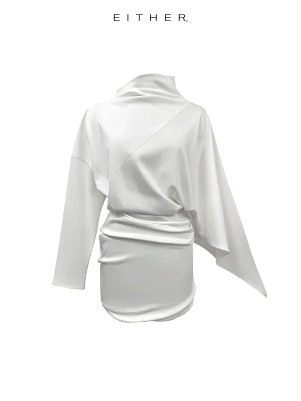 เสื้อยืดสีขาวสไตล์มินิมอล สวมใส่สบายและเข้ากันได้กับทุกชุด