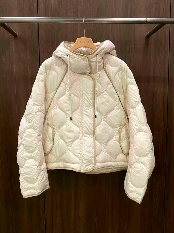 Fashionable Warm Women's Jacket, Lightweight and Comfortable, Perfect for Fall and Winter