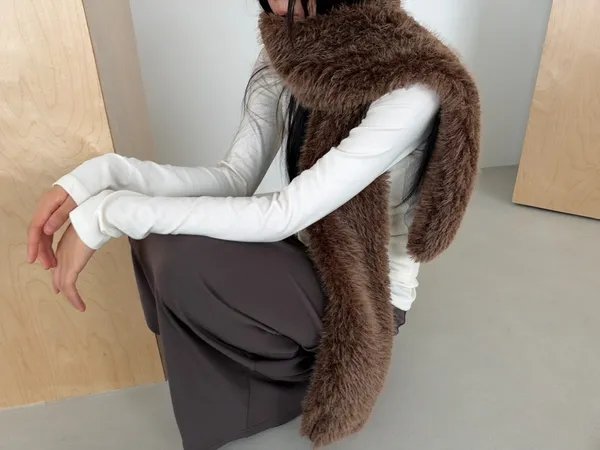 Stylish Plush Scarf - Warm and Comfortable