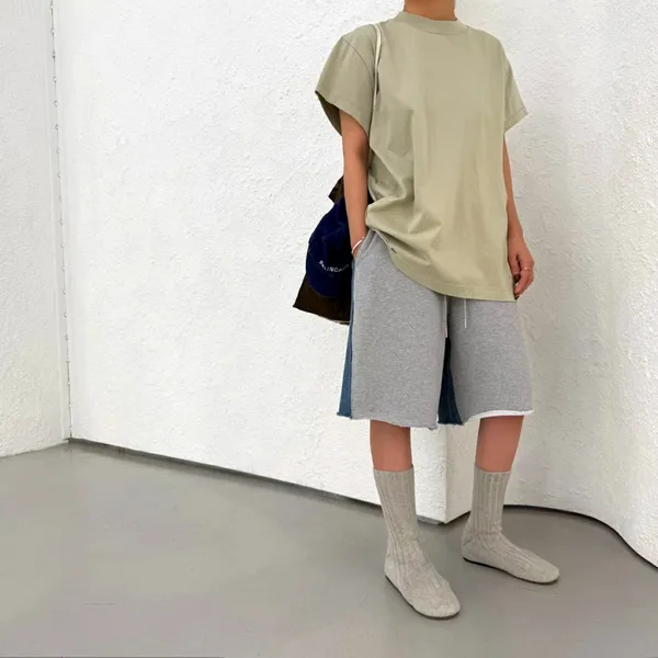 Minimalist Women's Top - Comfortable and Breathable for Everyday Wear