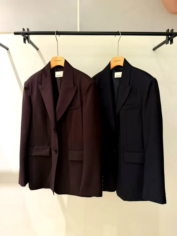 Elegant and Stylish Women's Jacket, Perfect for Various Occasions
