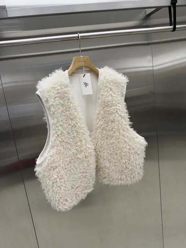 Stylish Plush Women's Vest, Reversible Design, Comfortable and Versatile