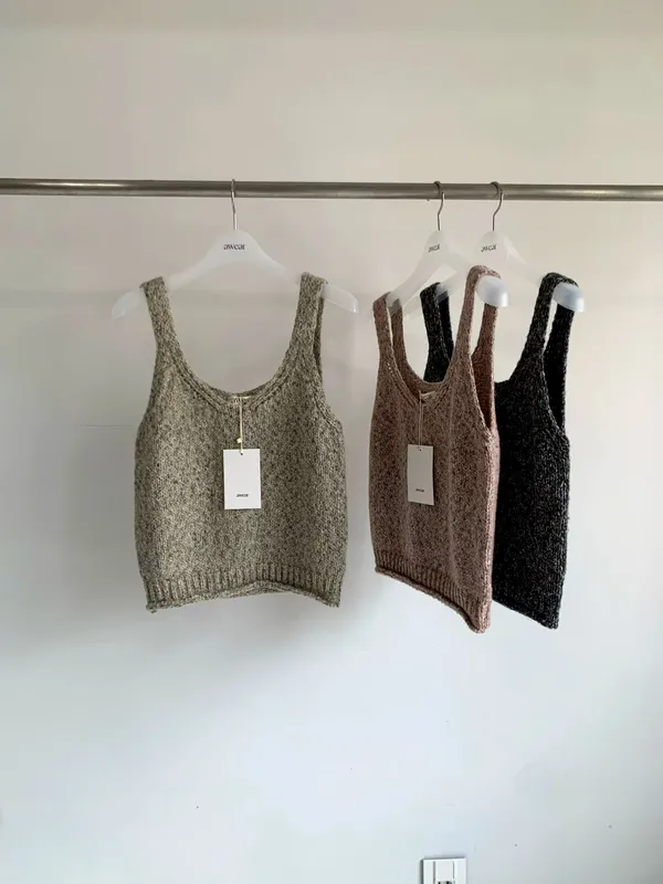 Comfortable Knitted Women's Top - A Fashionable Choice for Spring and Summer