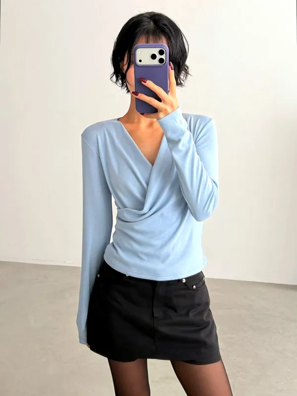 Elegant and Simple V-Neck Long Sleeve Top, Comfortable and Breathable