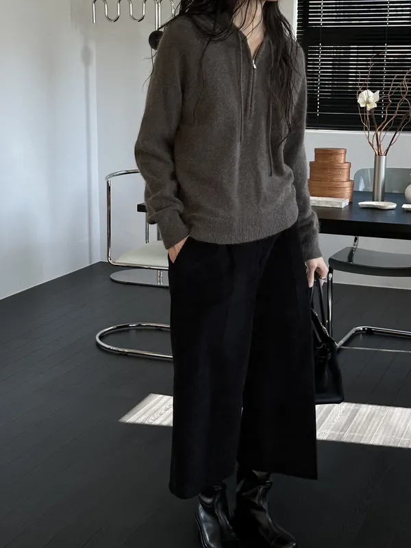 Stylish and Minimalist Women's Knitted Cardigan