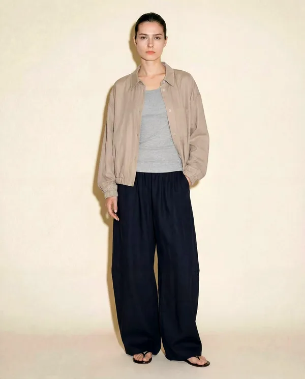 Stylish and Minimalist Women's Jacket, Lightweight and Comfortable, Perfect for Pairing