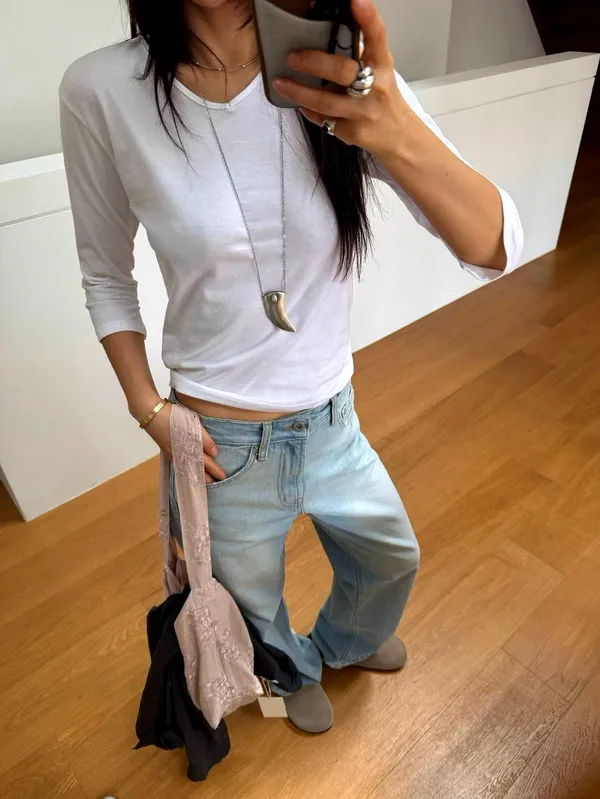 เสื้อยืดผู้หญิงดีไซน์เรียบง่าย สวมใส่สบาย ระบายอากาศได้ดี เหมาะสำหรับการแต่งตัวในชีวิตประจำวัน