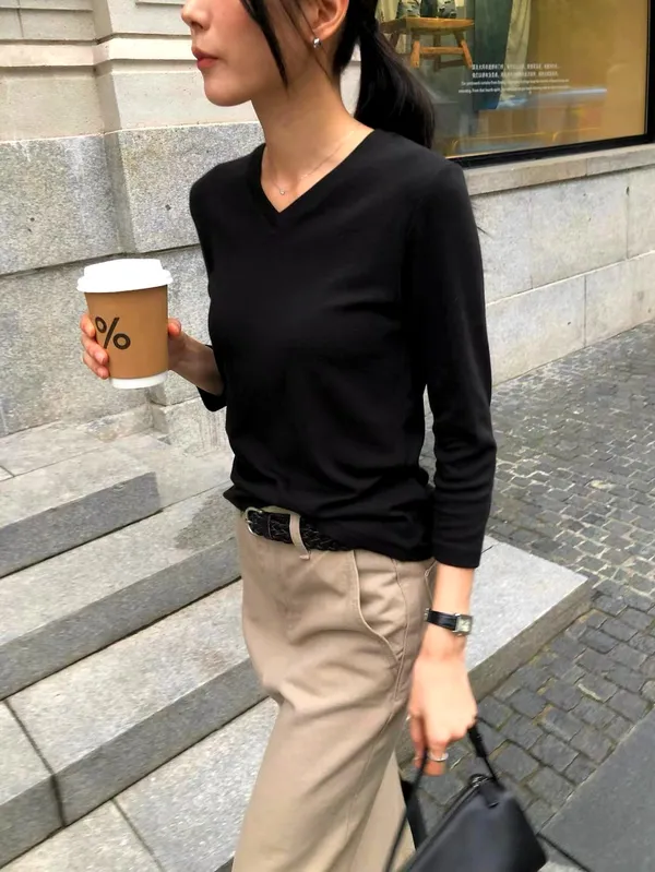 Minimalist Black V-Neck Long Sleeve Top - Fashionable and Versatile