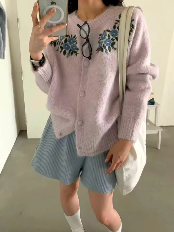 溫柔花卉刺繡毛衣，舒適時尚