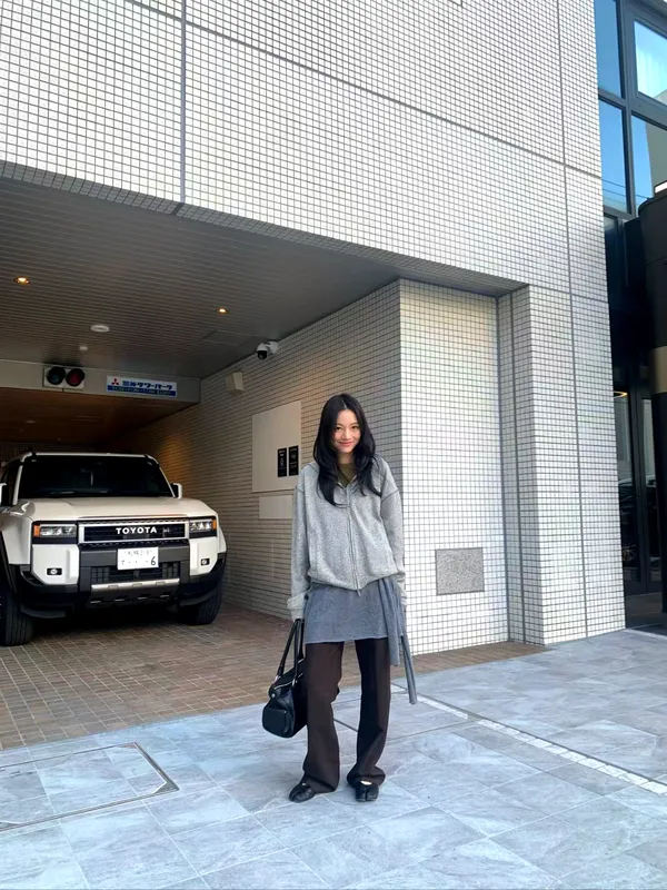 时尚休闲女装卫衣，舒适百搭，适合春秋