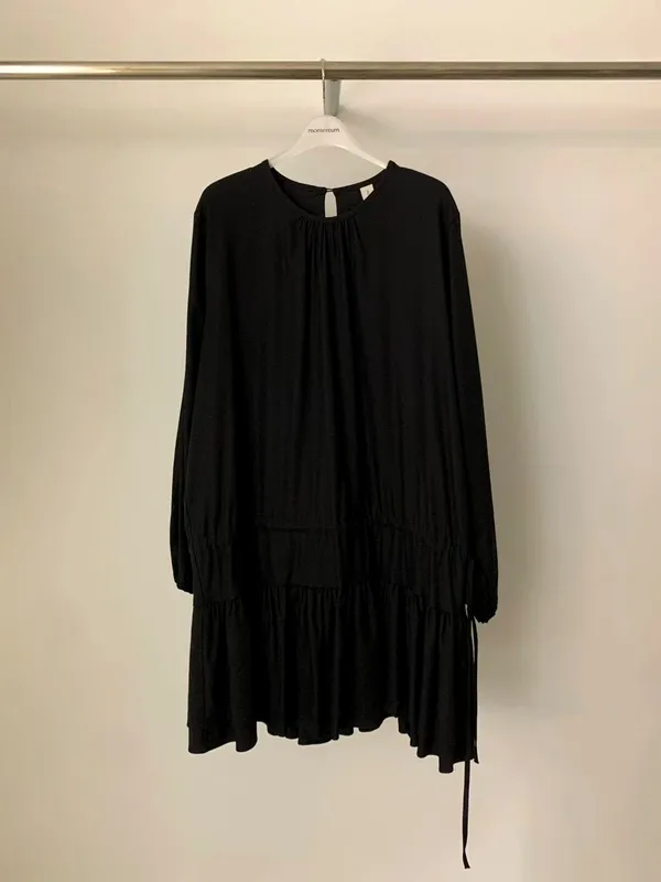 Elegant Black Long Sleeve Dress - Effortlessly Create a Fashionable Look