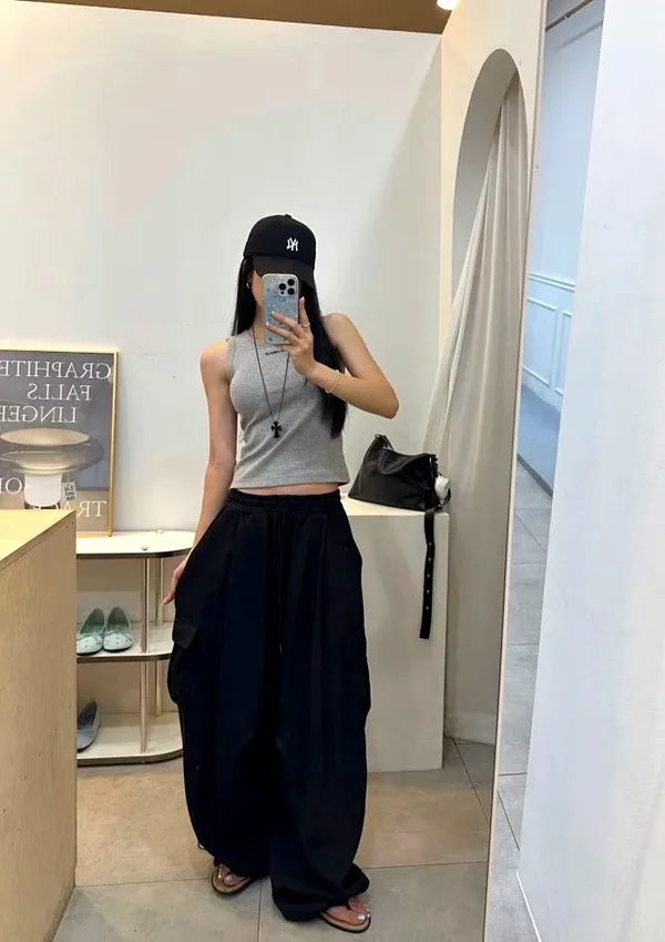 Áo tank màu xám đơn giản, thời trang và dễ phối