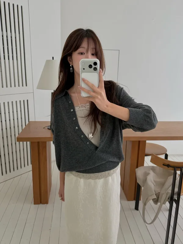 Elegant and Minimalist Women's Top with Comfortable Knit Design