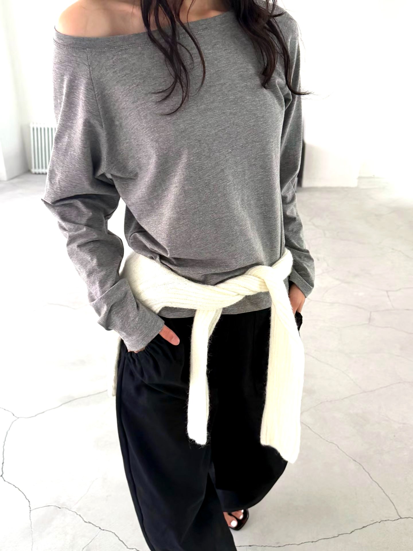 패셔너블한 캐주얼 그레이 여성 탑, 편안하고 다재다능한