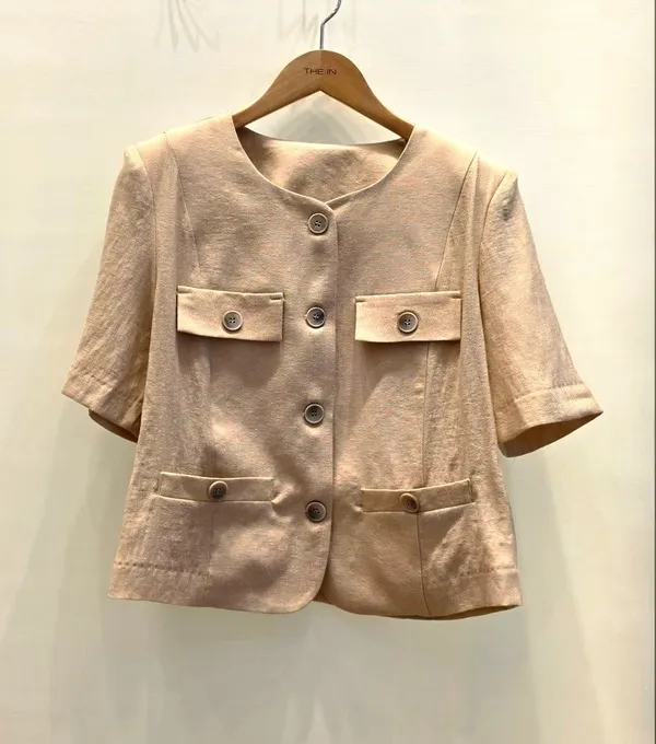 Stylish and Minimalist Women's Blazer - A Must-Have for Elegant Charm
