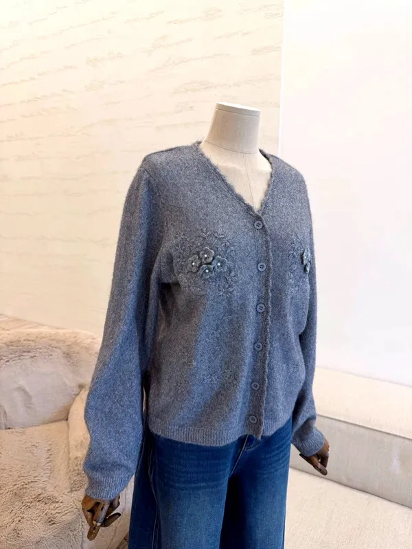 Elegant Floral Embroidered Knit Sweater - Warm and Comfortable
