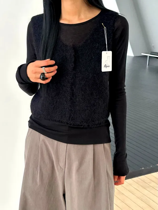เสื้อยืดผู้หญิงสีดำสุดชิค นุ่มสบาย แมตช์ได้ทุกลุค