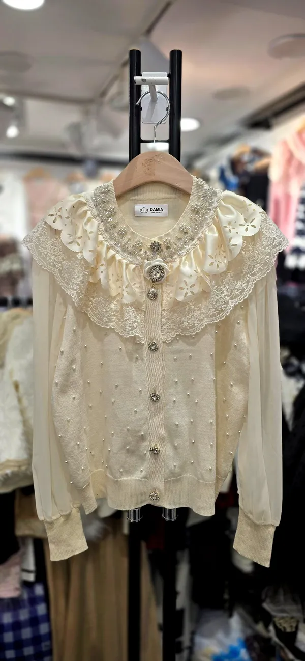 Elegant Lace-Trimmed Knit Sweater, Warm and Comfortable, Fashionable and Versatile