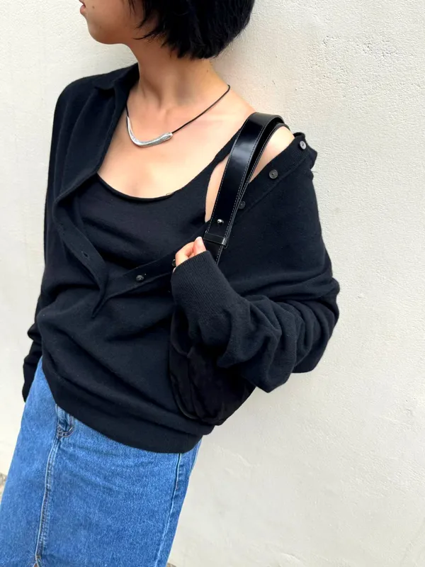 Stylish Minimalist Black Knit Sweater - Comfortably Versatile