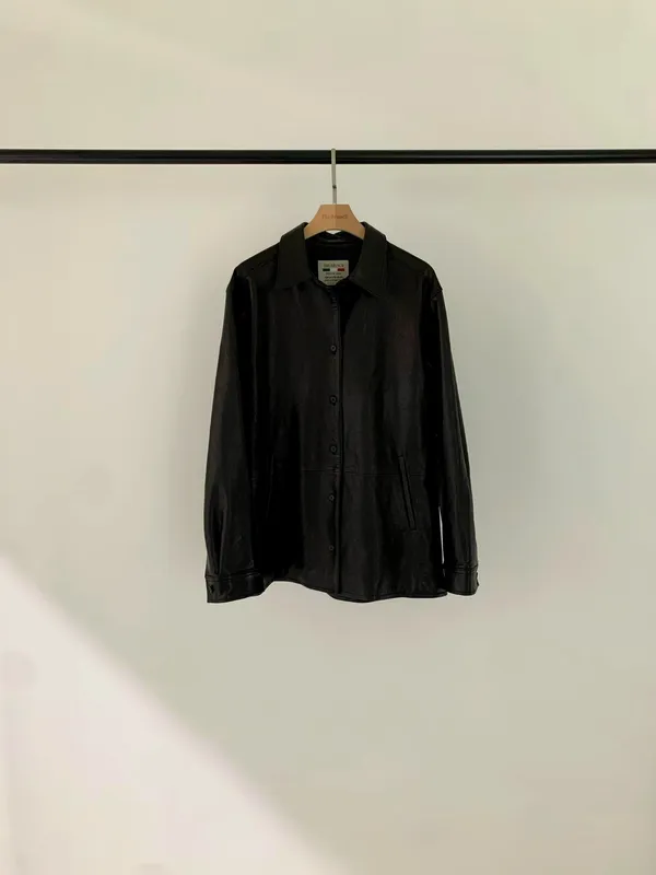 Chic Black Women's Top - Elegant and Versatile