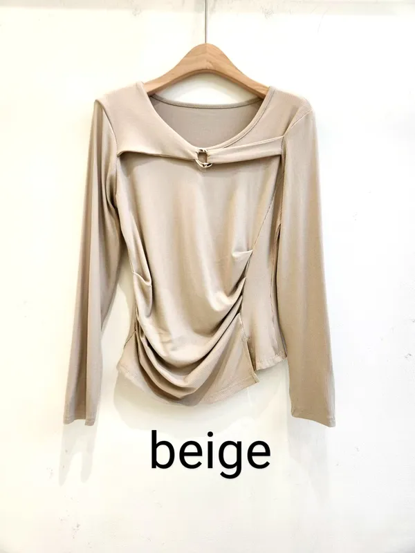 Stylish Minimalist Women's Top with Elegant Pleated Design