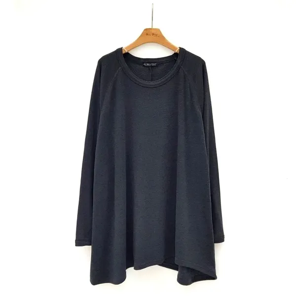 Stylish and Minimalist Women's T-Shirt, Comfortable and Versatile