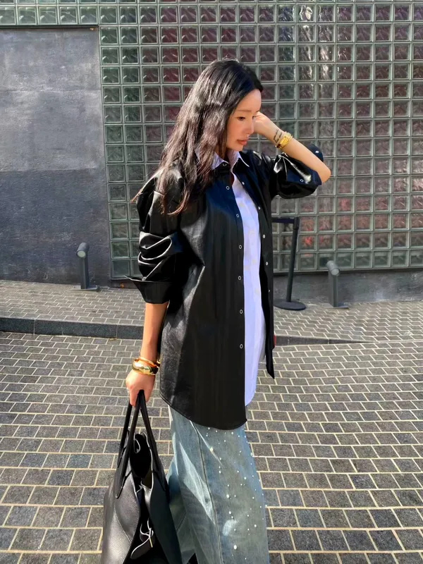 Stylish Women's Jacket - Elegant and Versatile Essential