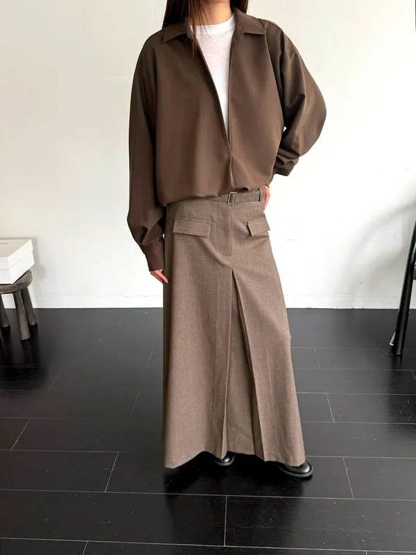 Stylish and Minimalist Women's Top, Elegant Shirt for Every Occasion