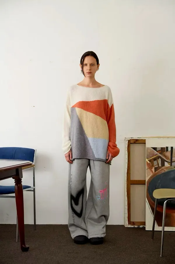 Trendy Color-Block Women's Top for a Comfortable Casual Look