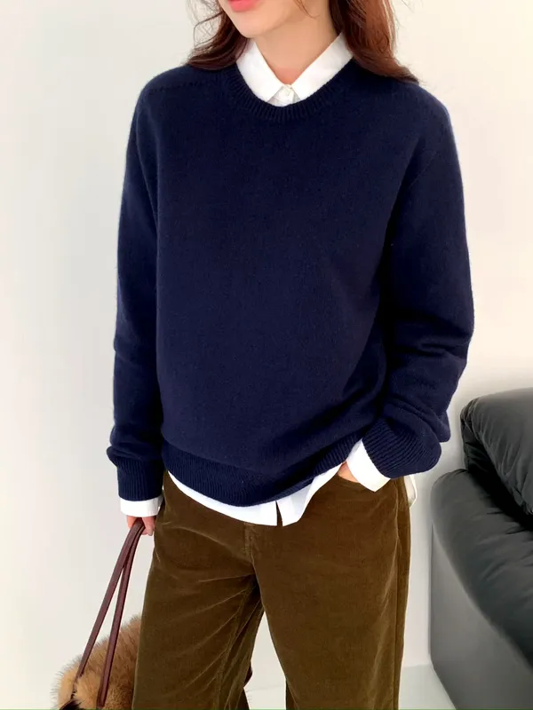 Elegant and Minimalist Knitted Top, Comfortable and Versatile