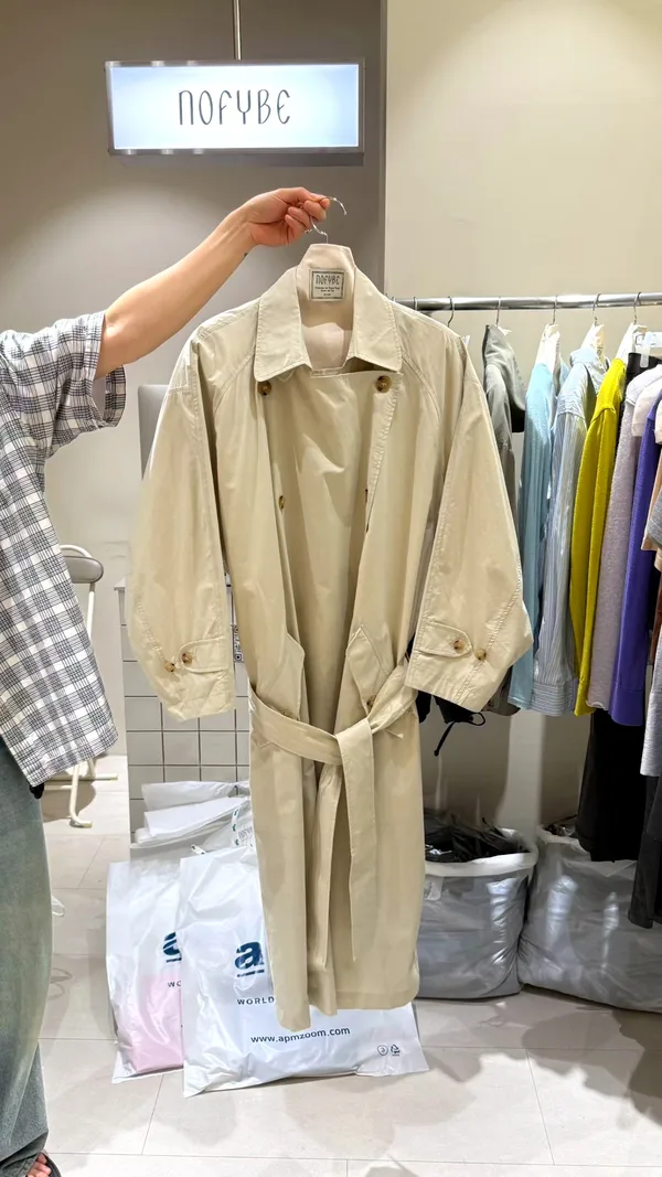 Stylish and Minimalist Women's Jacket, Lightweight and Comfortable, Perfect Match