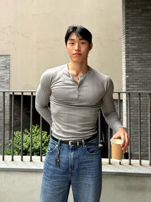 時尚修身男士長袖上衣，舒適透氣