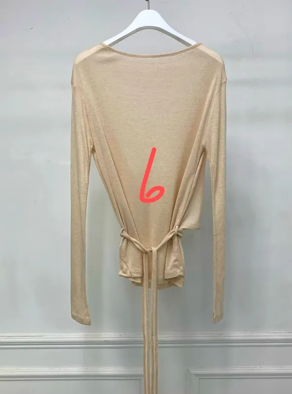 Stylish and Minimalist Women's Top, Comfortable and Breathable, Perfectly Paired with Jeans