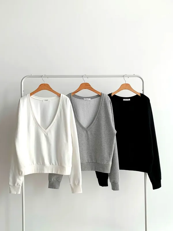 Minimalist Style Women's V-Neck Top - Comfortable and Versatile