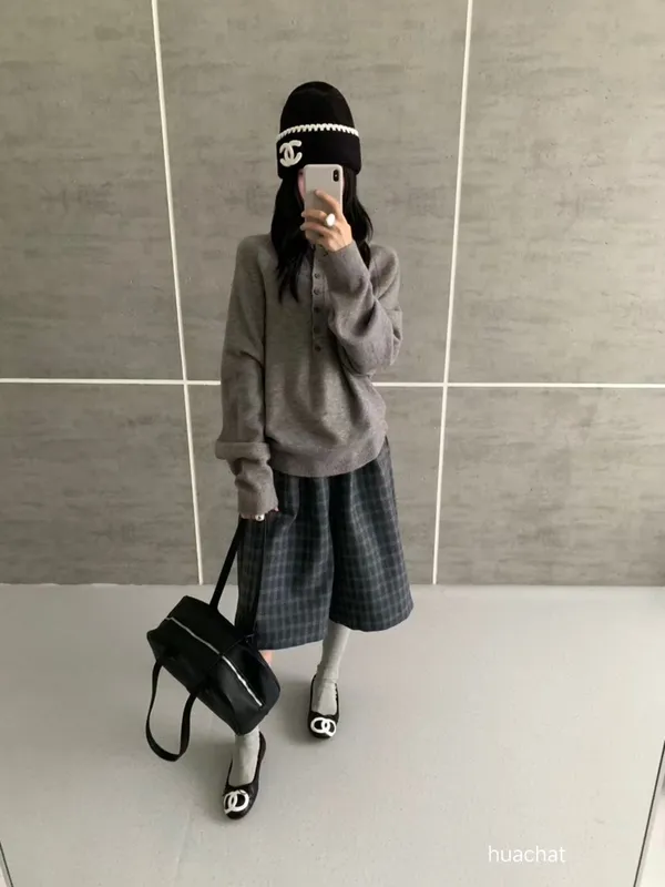 Fashionable Loose Knit Sweater - Comfortable and Versatile